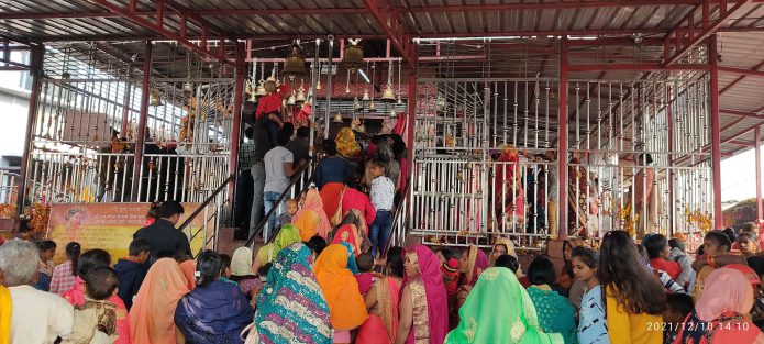 भजन कीर्तन कराएं प्राइमरी के मास्टर
